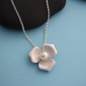 MagnoliaNecklace